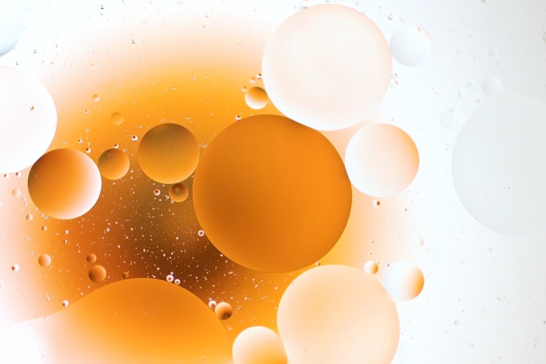 Photo Synthetic vs Conventional Motor Oils